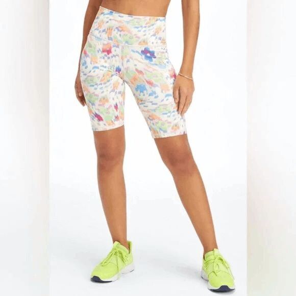 NWT Size 3X Fabletics Define High Waisted Shorts - Picture 1 of 3